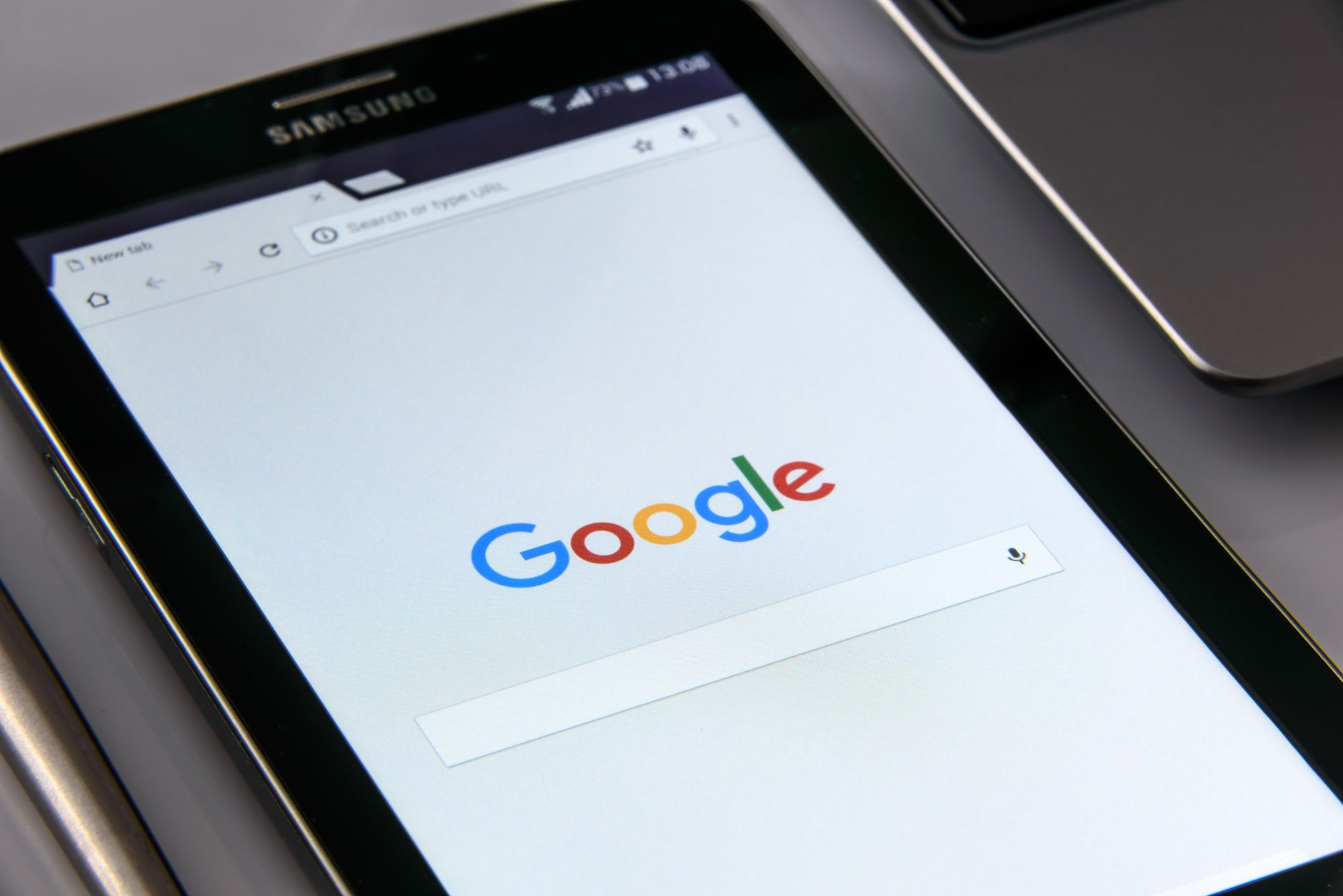 گوگل تاک اوت (Google Takeout) چیست و چگونه اطلاعات خود را دانلود و مدیریت کنیم؟